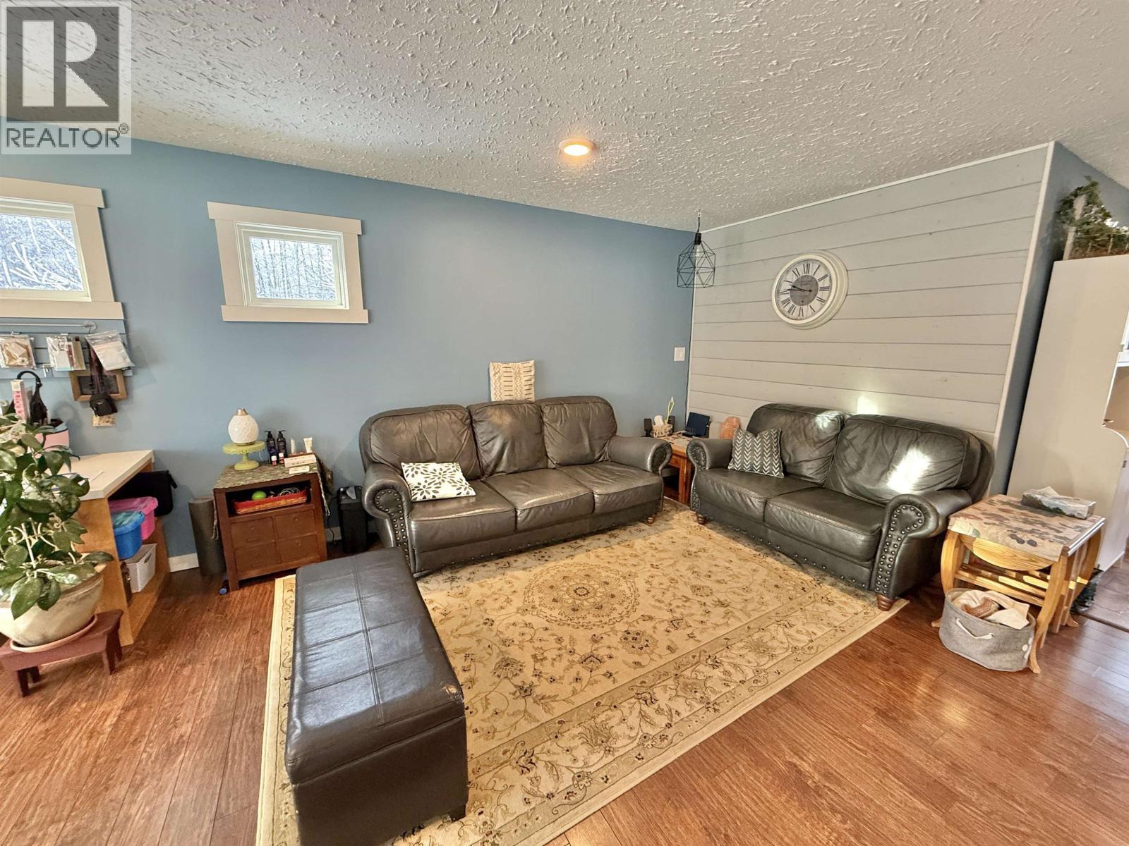 1702 Cypress Road, Quesnel, BC - Indoor Photo Showing Living Room