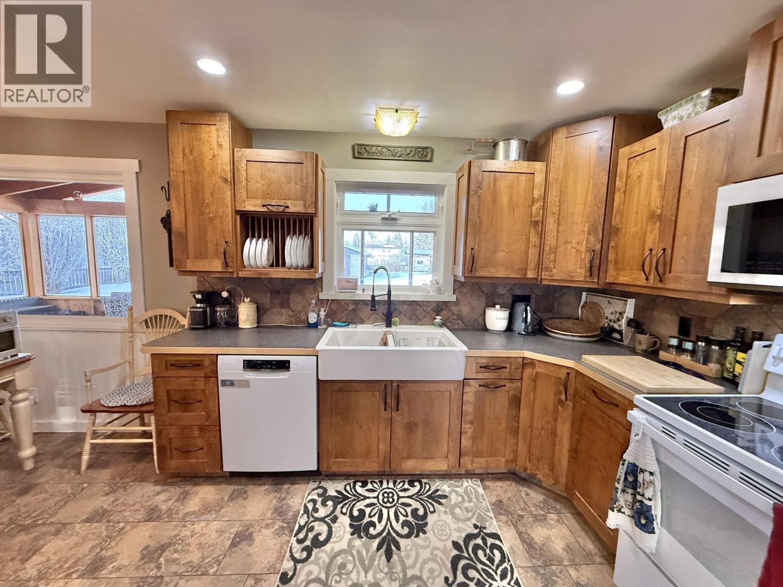 1702 Cypress Road, Quesnel, BC - Indoor Photo Showing Kitchen With Double Sink