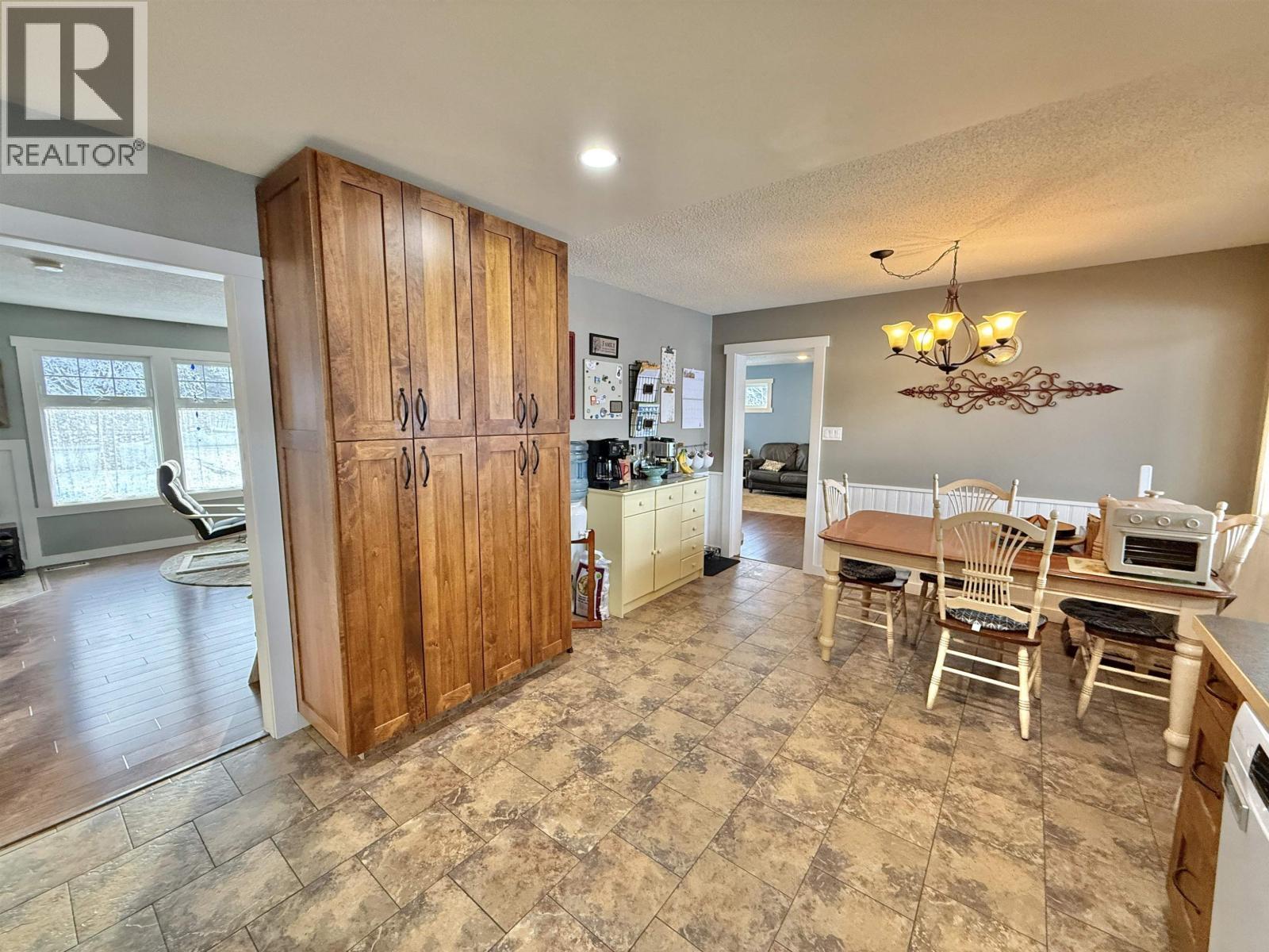 1702 Cypress Road, Quesnel, BC - Indoor Photo Showing Dining Room