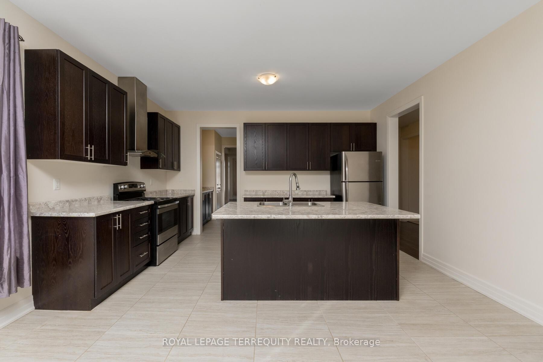4516 Eclipse Way, Niagara Falls, ON - Indoor Photo Showing Kitchen