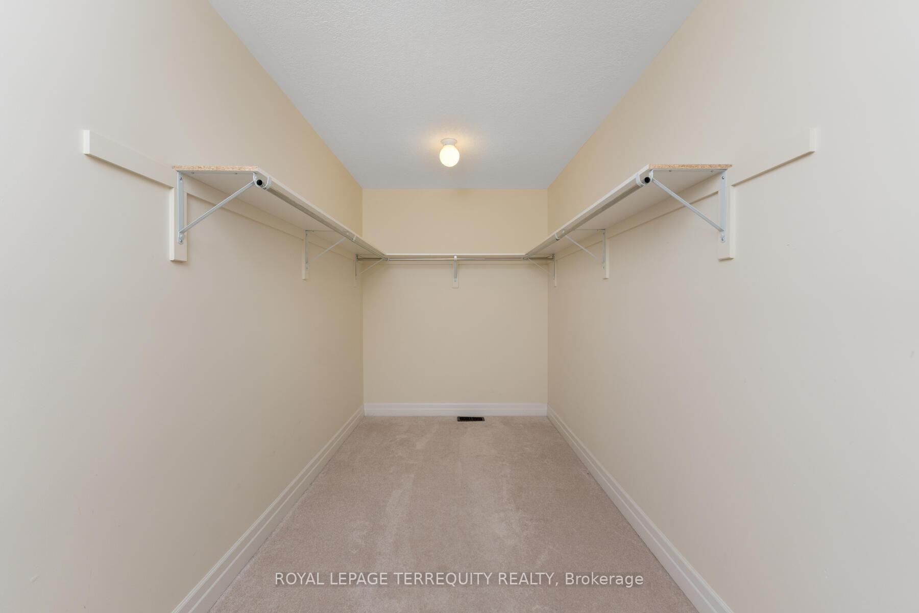 4516 Eclipse Way, Niagara Falls, ON - Indoor With Storage