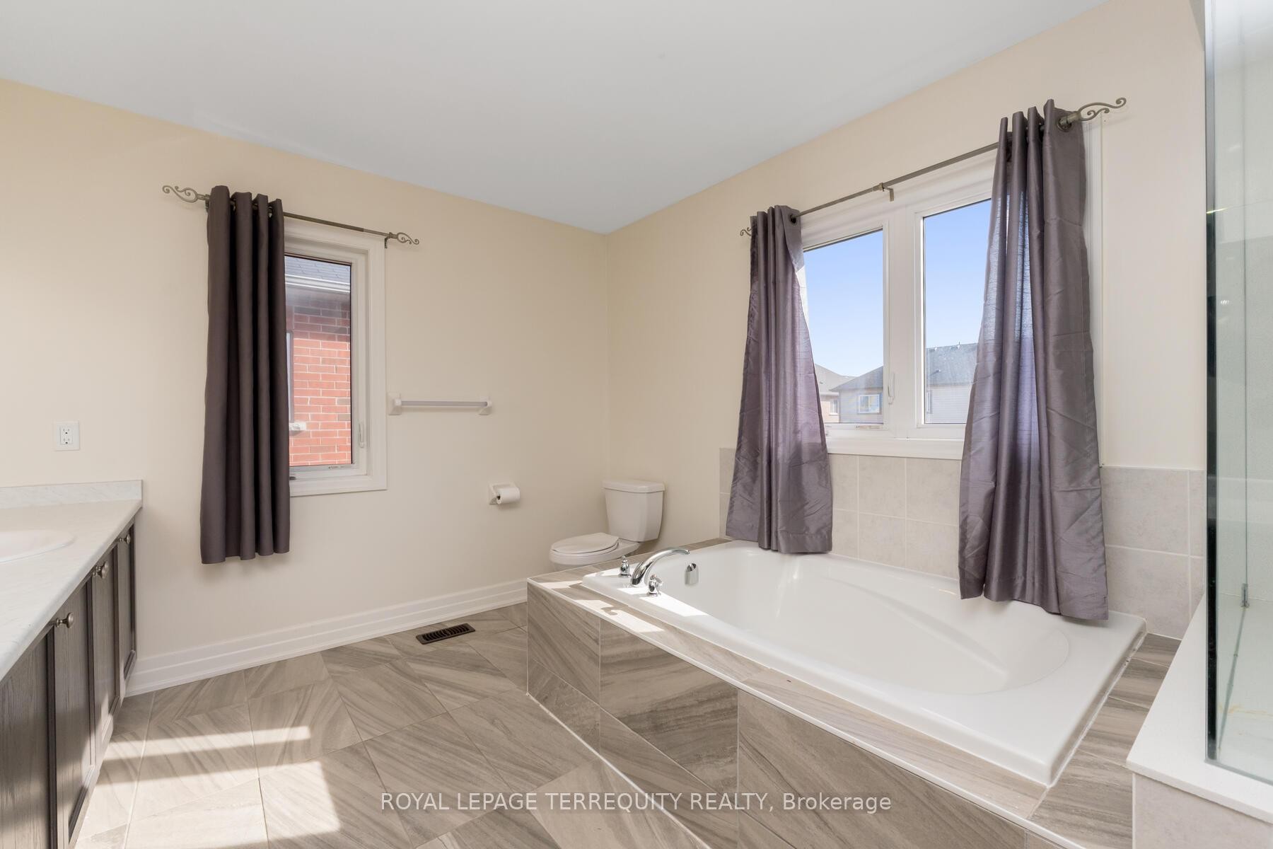 4516 Eclipse Way, Niagara Falls, ON - Indoor Photo Showing Bathroom