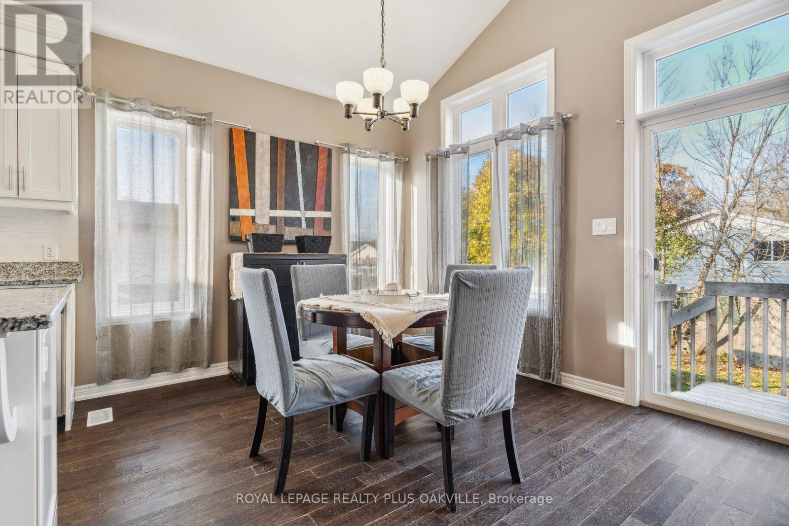 71 Locheed Drive, Hamilton, ON - Indoor Photo Showing Dining Room