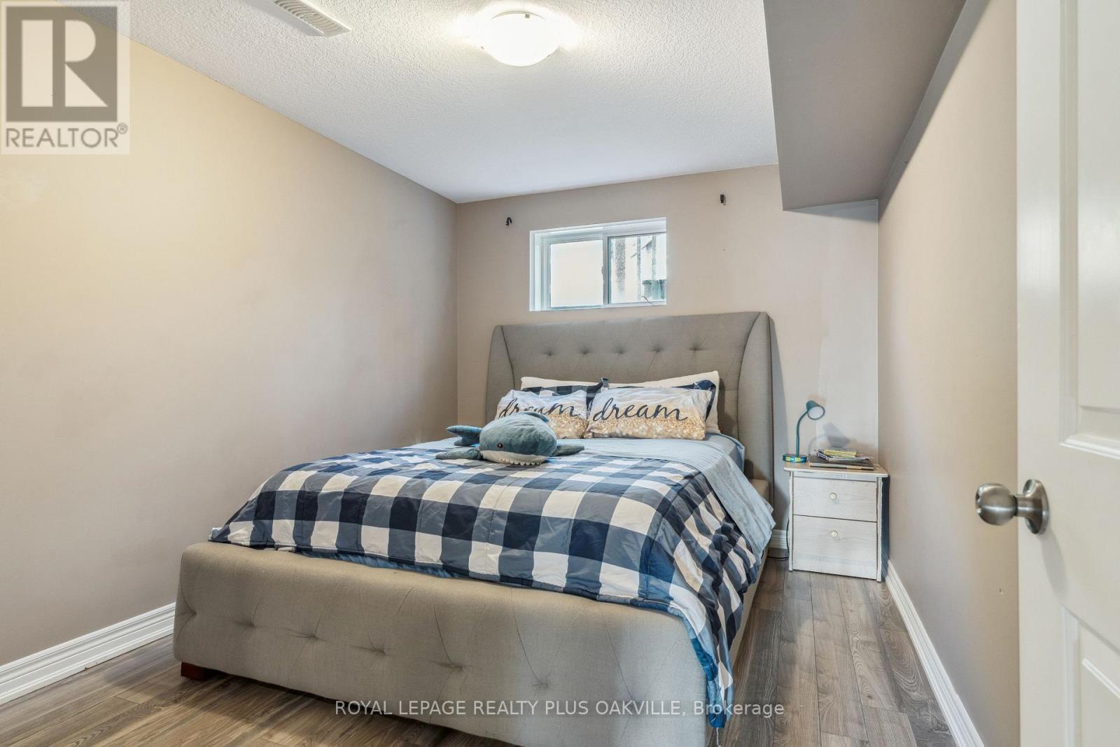 71 Locheed Drive, Hamilton, ON - Indoor Photo Showing Bedroom