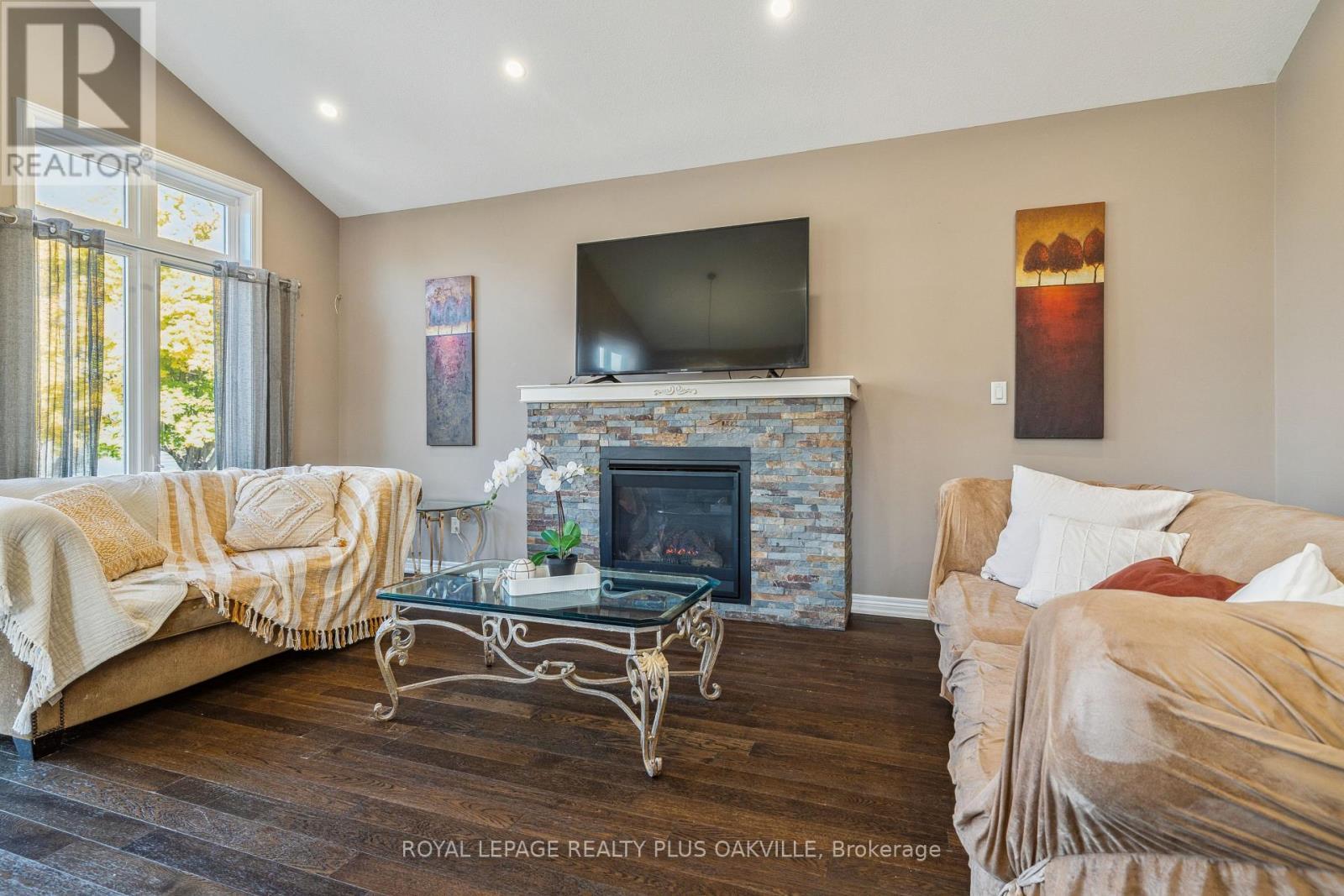 71 Locheed Drive, Hamilton, ON - Indoor Photo Showing Living Room With Fireplace