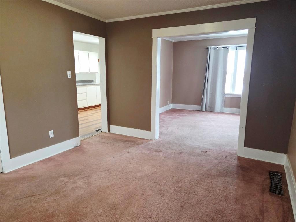 370 Leadenhall Street, Kimberley, BC - Indoor Photo Showing Other Room