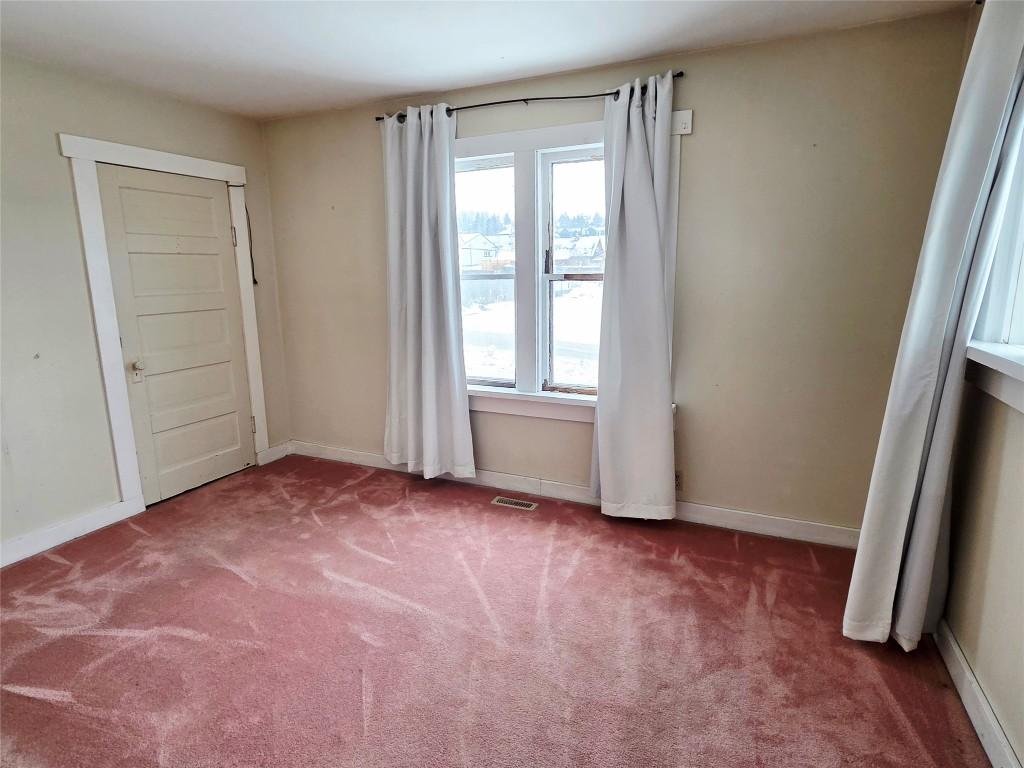 370 Leadenhall Street, Kimberley, BC - Indoor Photo Showing Other Room