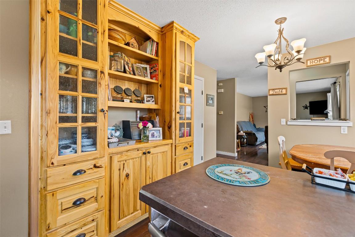 715 9Th Avenue, Creston, BC - Indoor