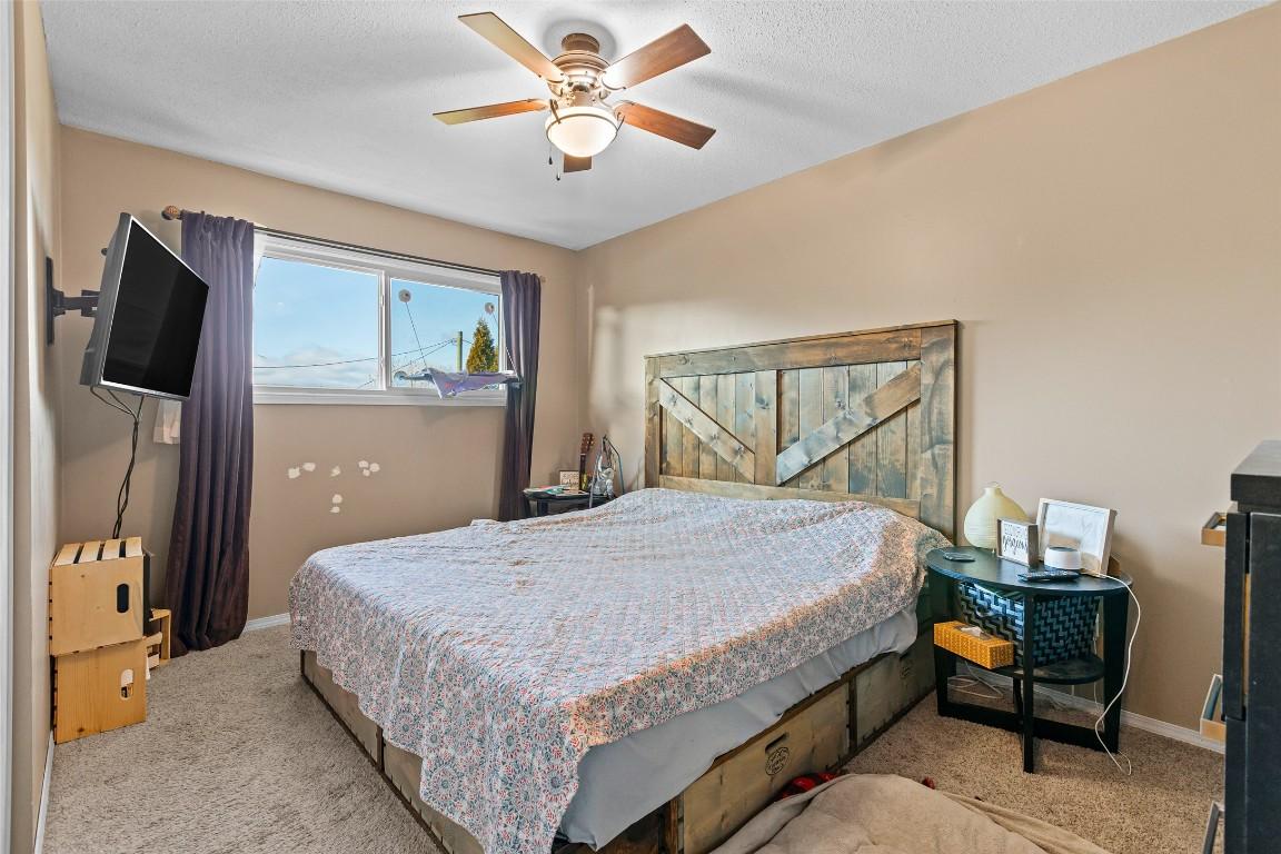715 9Th Avenue, Creston, BC - Indoor Photo Showing Bedroom