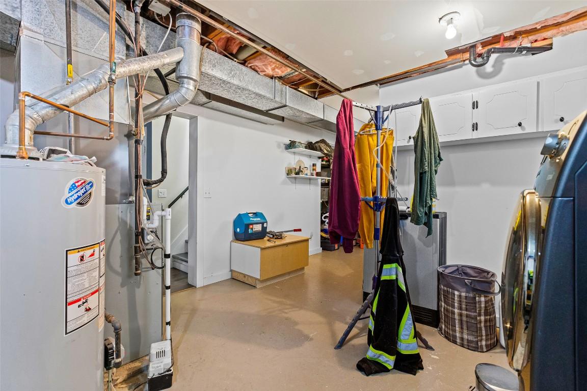 715 9Th Avenue, Creston, BC - Indoor Photo Showing Basement