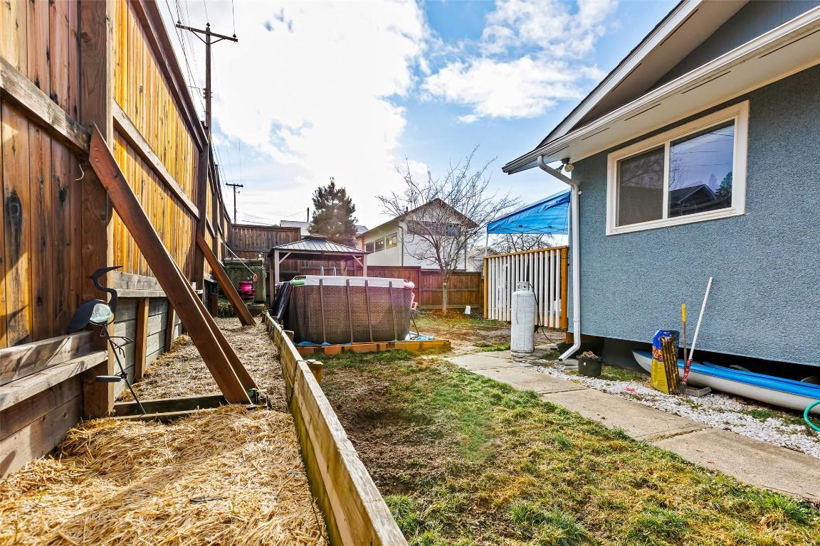 715 9Th Avenue, Creston, BC - Outdoor