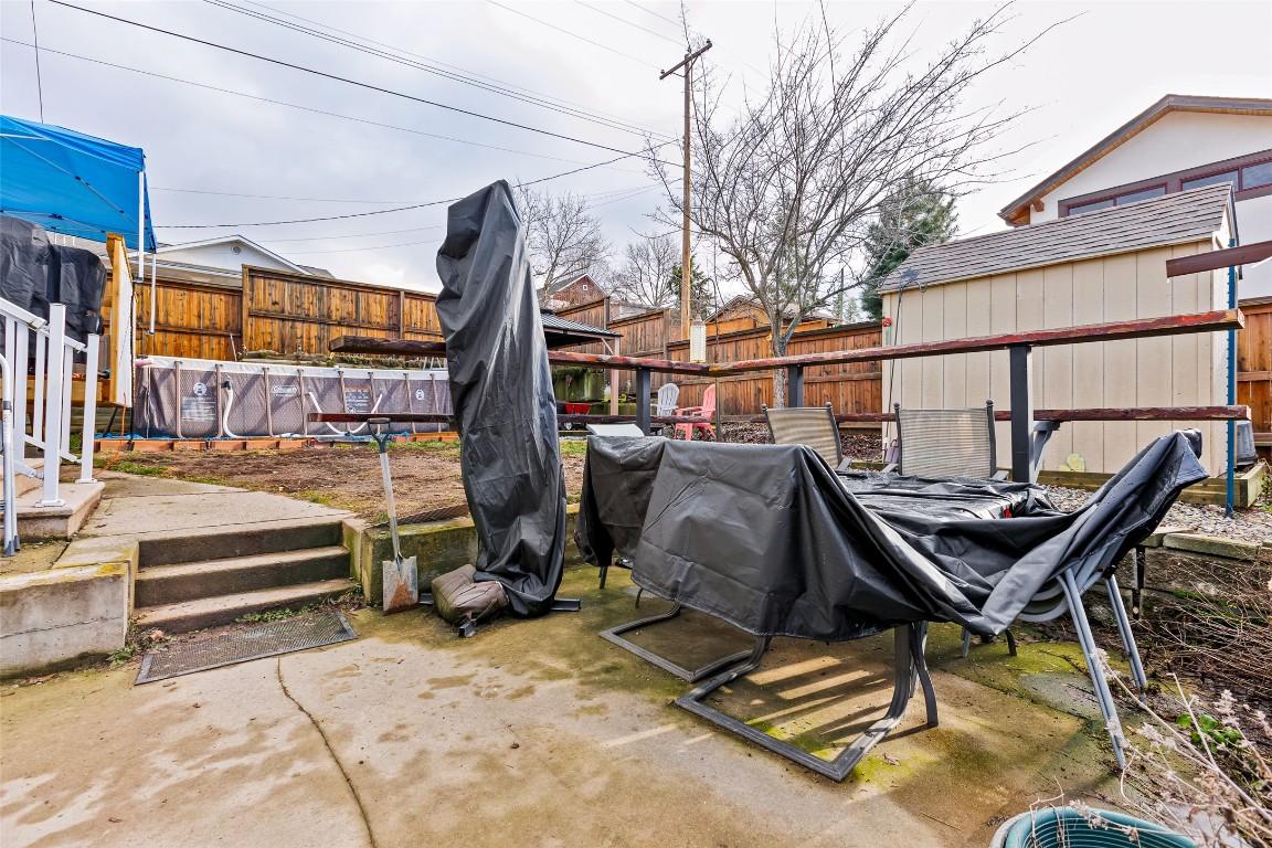 715 9Th Avenue, Creston, BC - Outdoor With Exterior