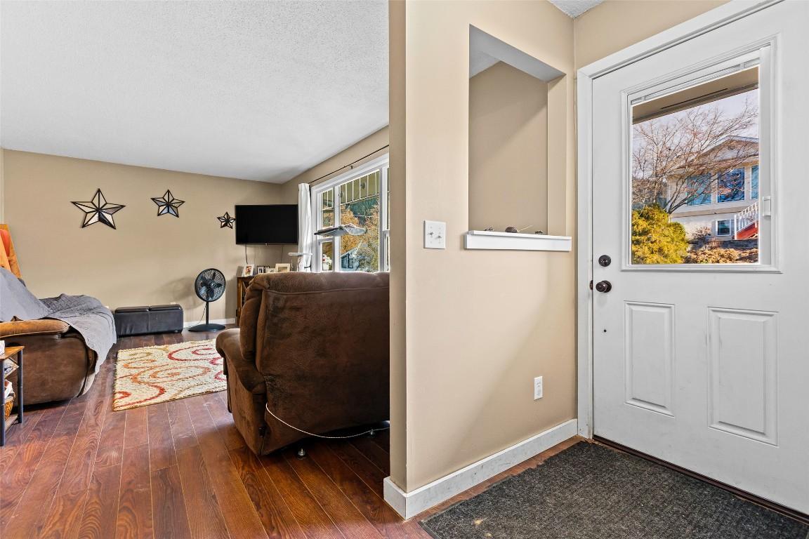 715 9Th Avenue, Creston, BC - Indoor Photo Showing Other Room