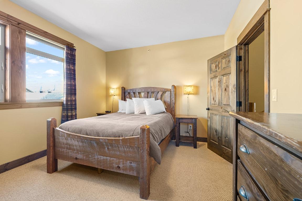 M1-A-1351 Gerry Sorensen Way, Kimberley, BC - Indoor Photo Showing Bedroom