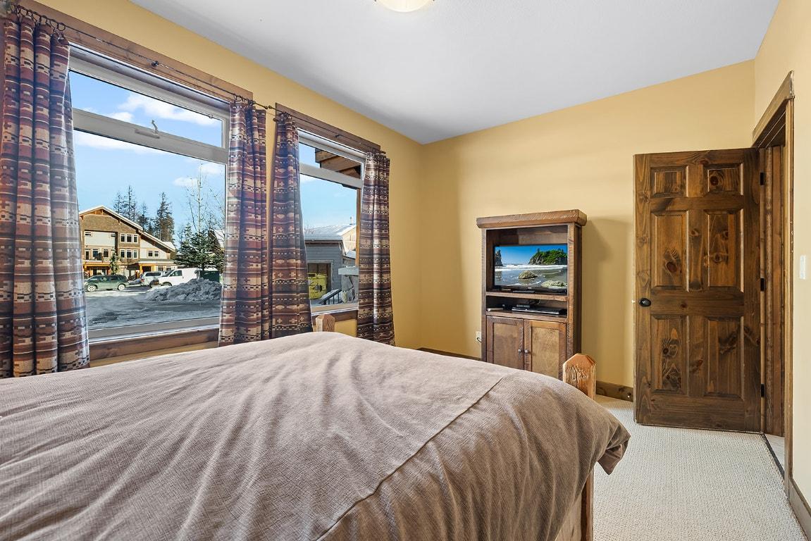 M1-A-1351 Gerry Sorensen Way, Kimberley, BC - Indoor Photo Showing Bedroom