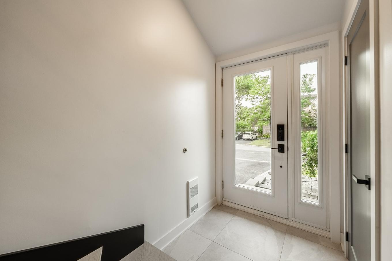 Hall d'entrée/Vestibule - 15 Rue Besset, Saint-Mathias-Sur-Richelieu, QC - Indoor Photo Showing Other Room