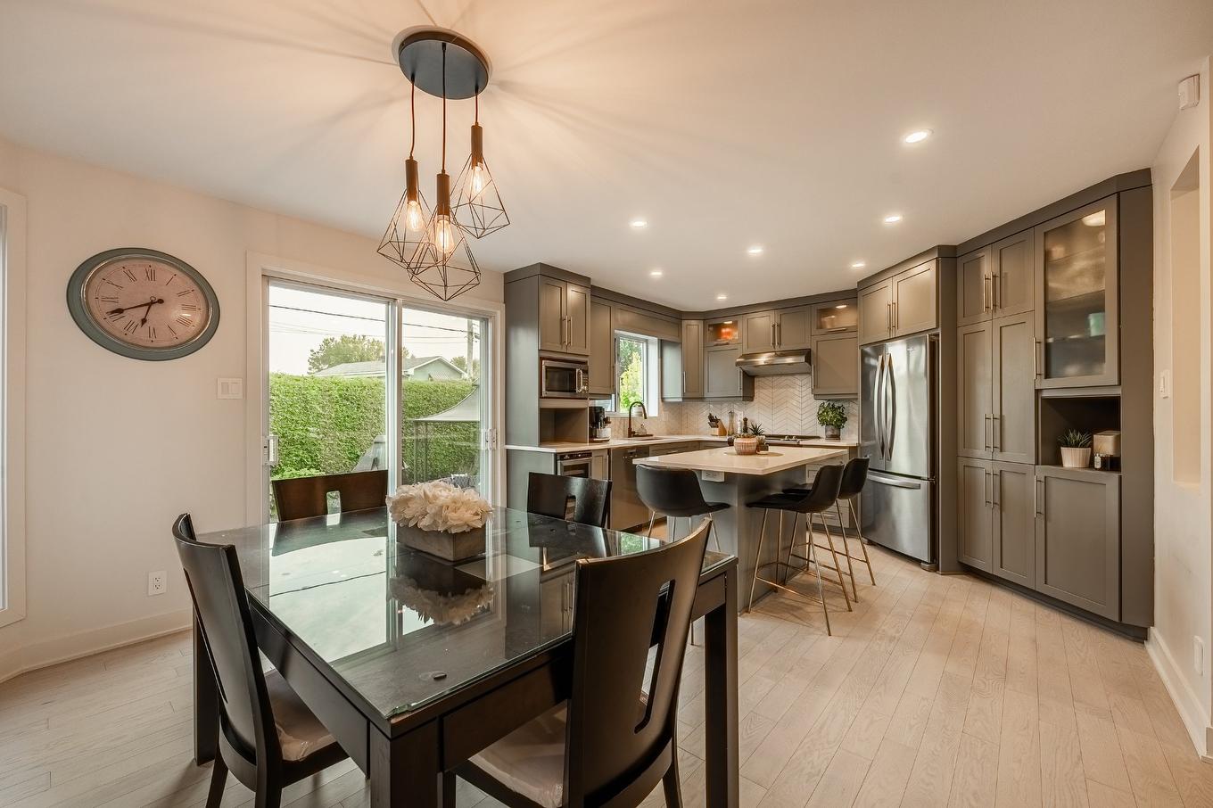 Vue d'ensemble - 15 Rue Besset, Saint-Mathias-Sur-Richelieu, QC - Indoor Photo Showing Dining Room