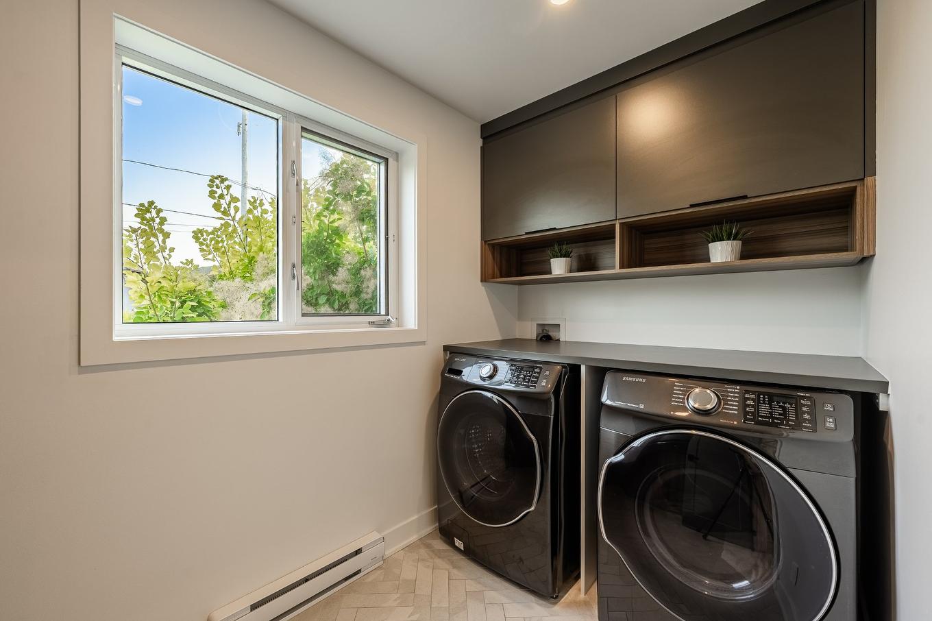 Salle de lavage - 15 Rue Besset, Saint-Mathias-Sur-Richelieu, QC - Indoor Photo Showing Laundry Room