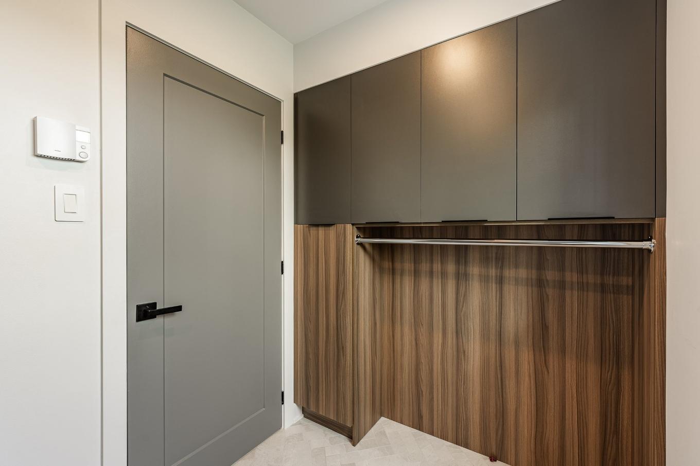 Salle de lavage - 15 Rue Besset, Saint-Mathias-Sur-Richelieu, QC - Indoor Photo Showing Other Room