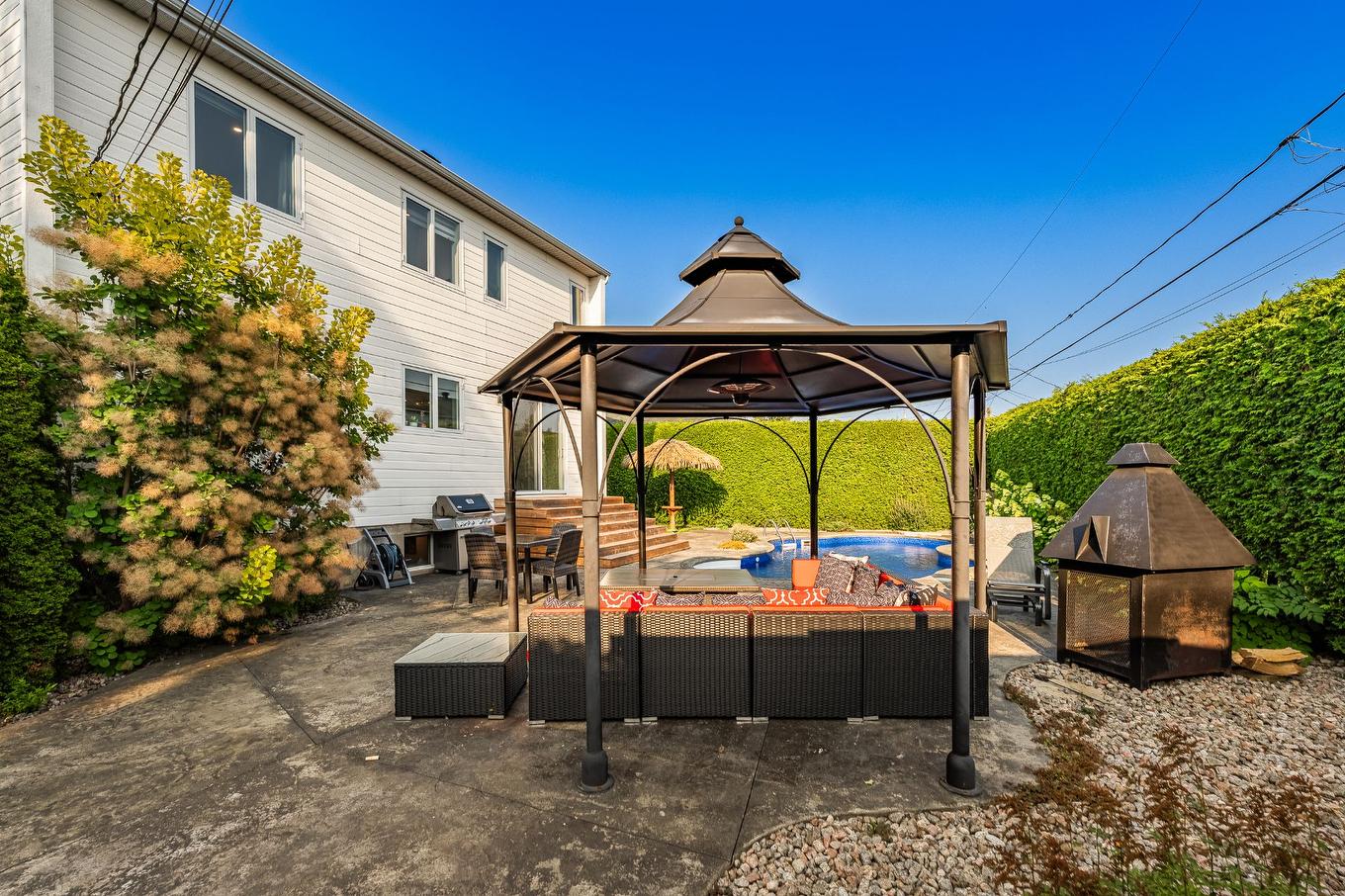 Cour - 15 Rue Besset, Saint-Mathias-Sur-Richelieu, QC - Outdoor