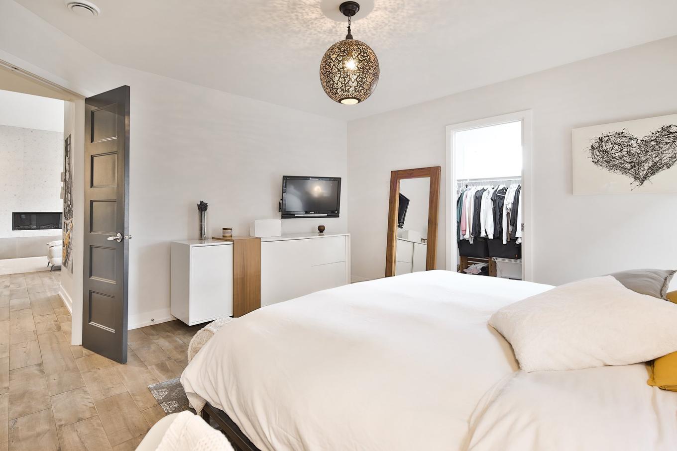 Primary bedroom - 32 Rue Des Plaines, Saint-Jean-Sur-Richelieu, QC - Indoor Photo Showing Bedroom