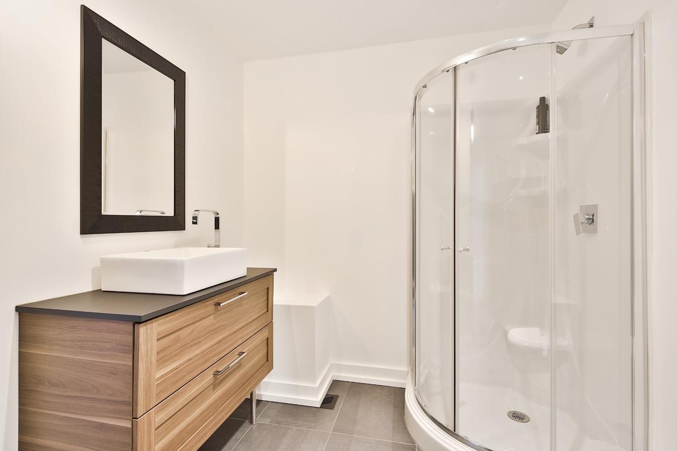 Bathroom - 32 Rue Des Plaines, Saint-Jean-Sur-Richelieu, QC - Indoor Photo Showing Bathroom