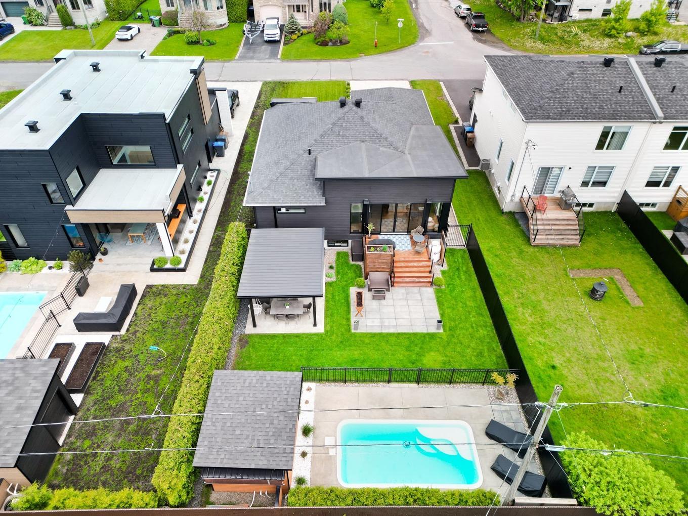 Aerial photo - 32 Rue Des Plaines, Saint-Jean-Sur-Richelieu, QC - Outdoor With In Ground Pool