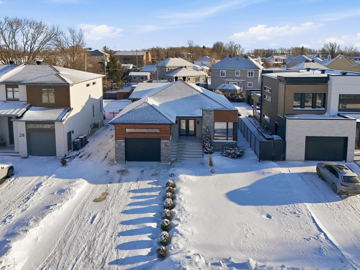 Aerial photo - 32 Rue Des Plaines, Saint-Jean-Sur-Richelieu, QC - Outdoor With Facade
