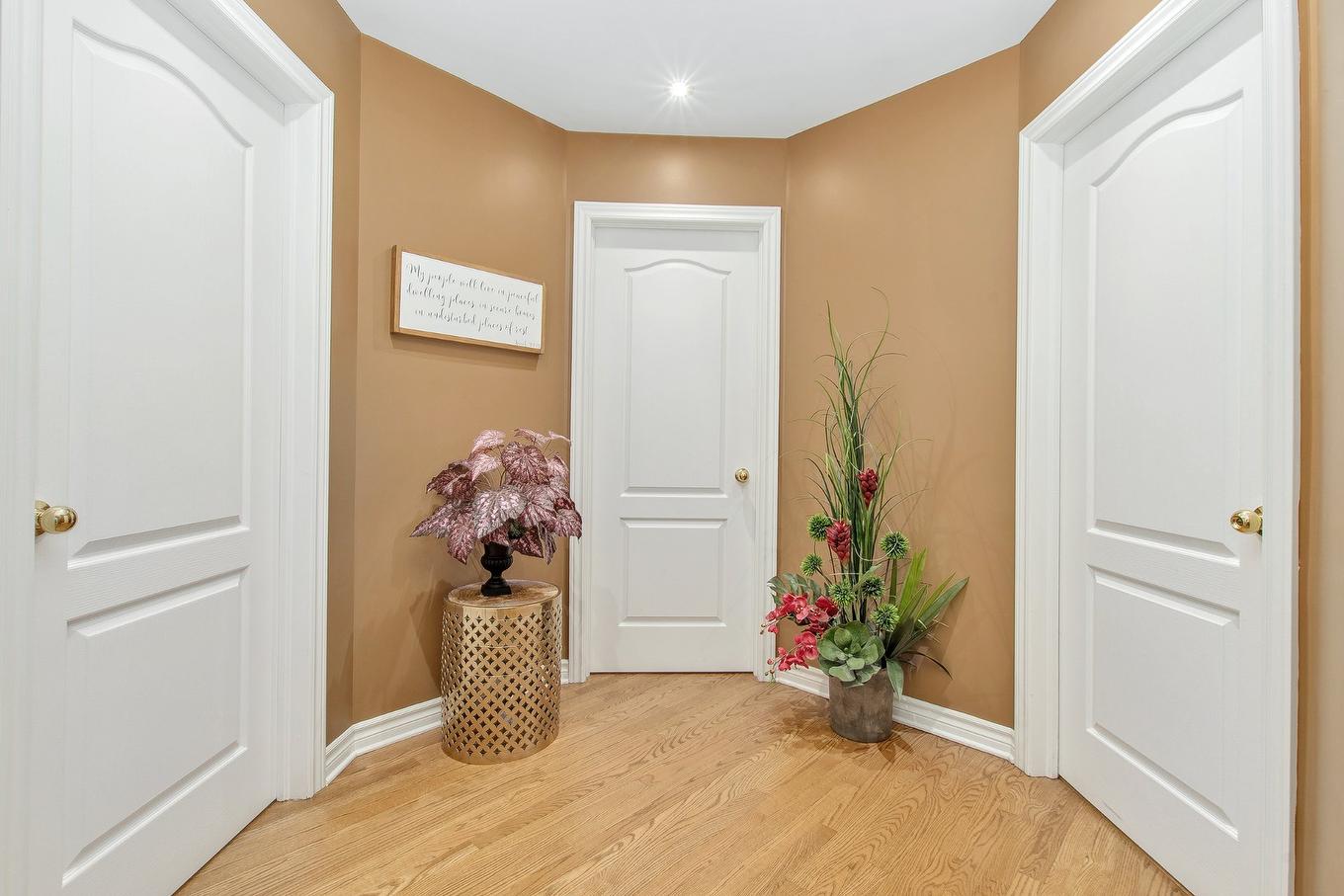 Passageway - 4727 Crois. Des Îles, Laval (Chomedey), QC - Indoor Photo Showing Other Room