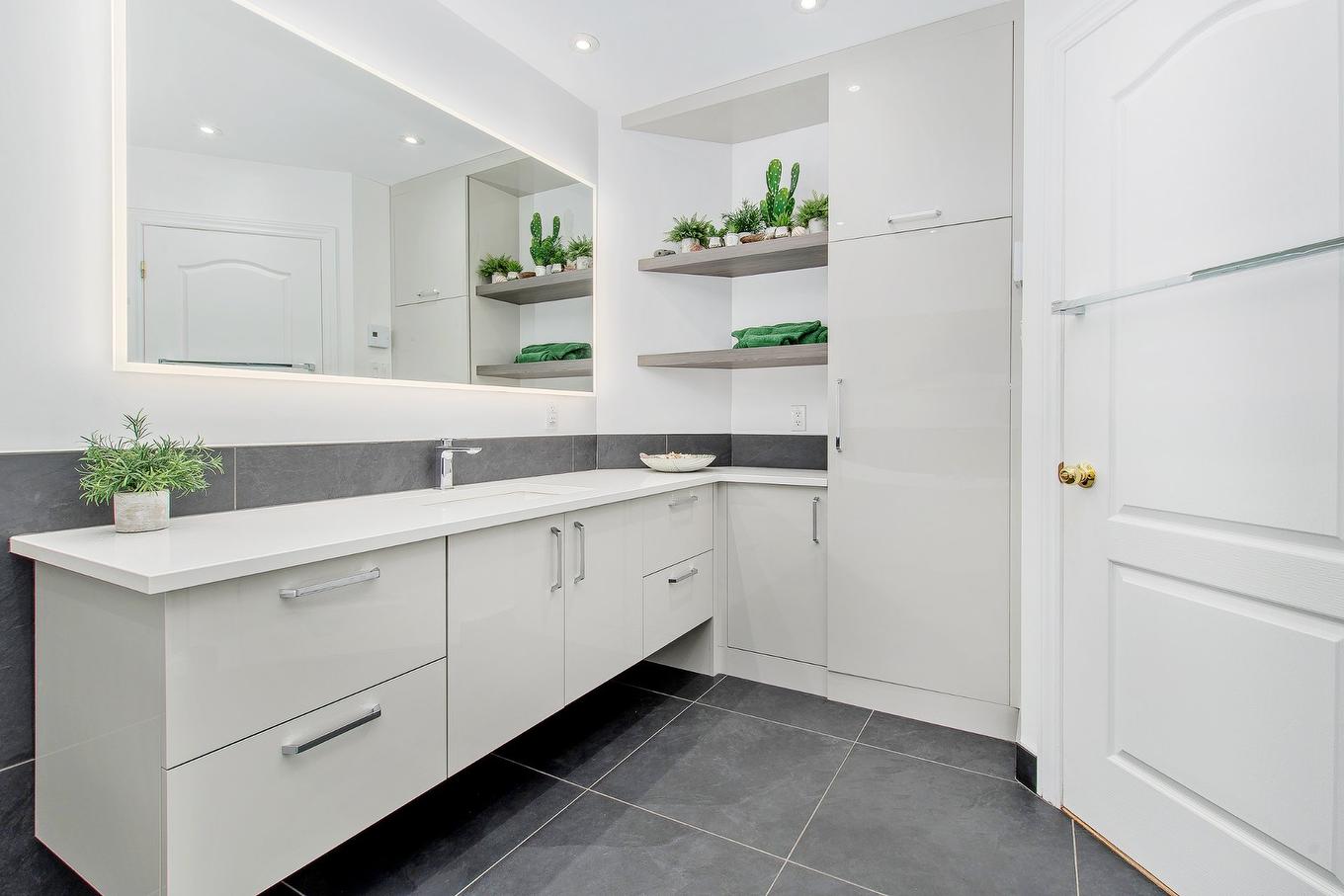 Bathroom - 4727 Crois. Des Îles, Laval (Chomedey), QC - Indoor