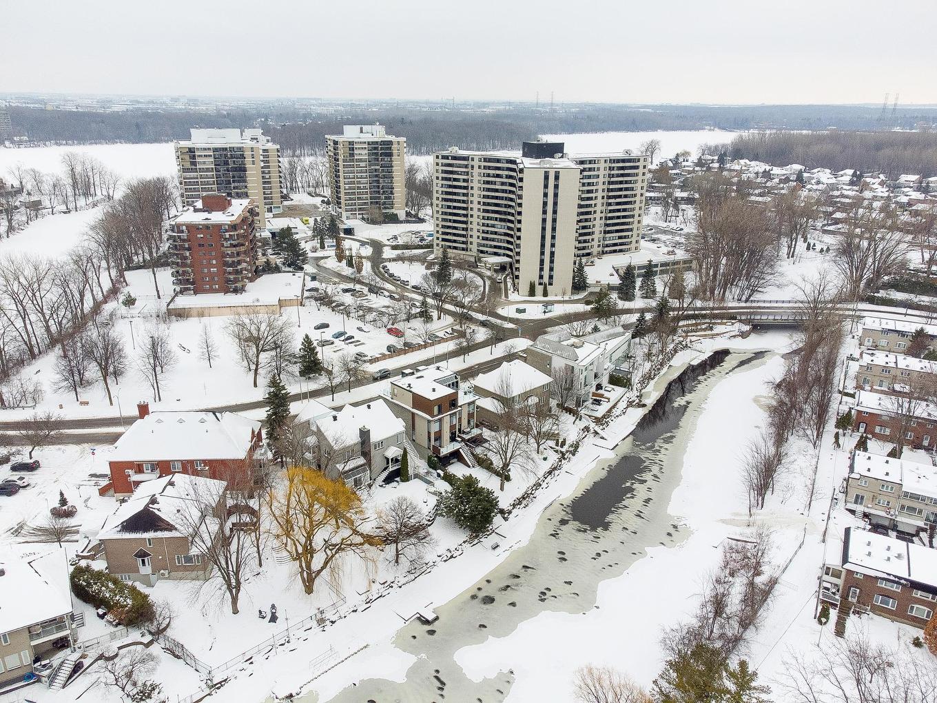 Aerial photo - 4727 Crois. Des Îles, Laval (Chomedey), QC - Outdoor With View