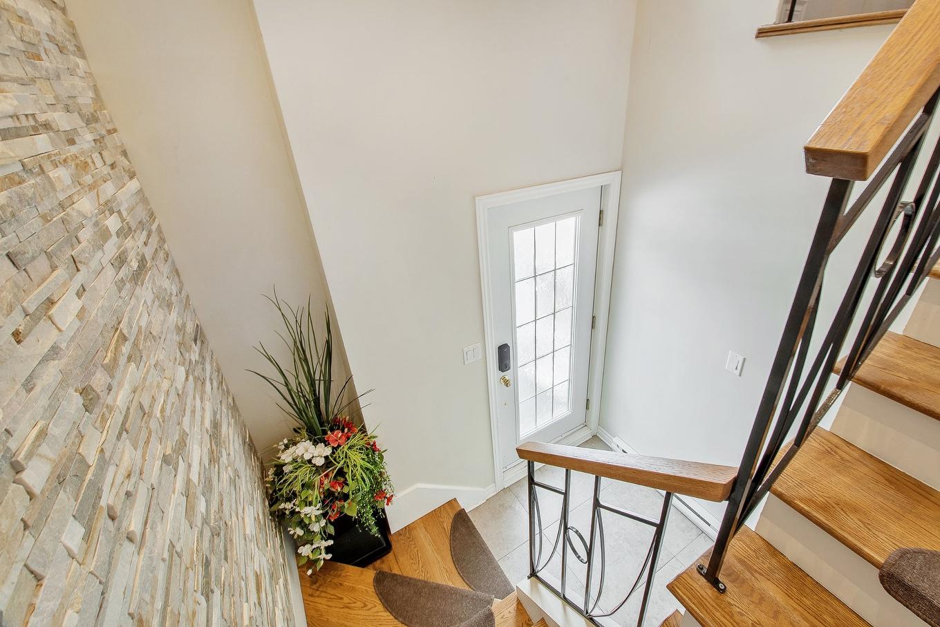 Hall - 4727 Crois. Des Îles, Laval (Chomedey), QC - Indoor Photo Showing Other Room