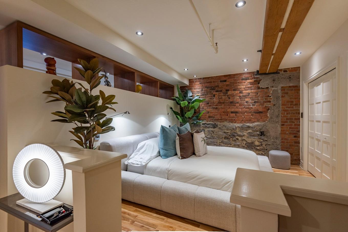 Chambre à coucher principale - 305-433 Rue Ste-Hélène, Montréal (Ville-Marie), QC - Indoor Photo Showing Other Room