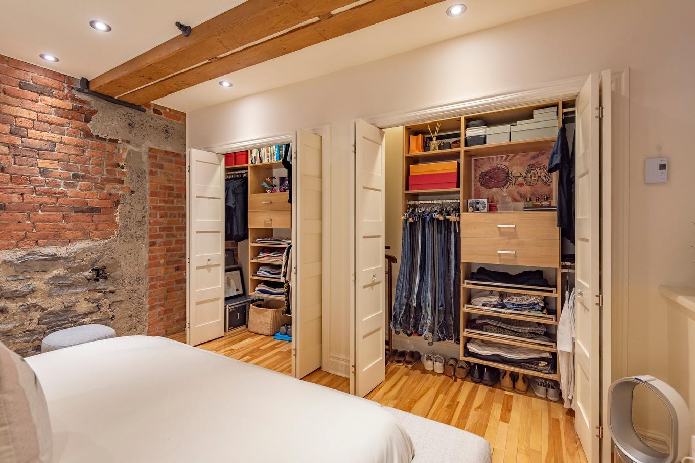 Penderie (Walk-in) - 305-433 Rue Ste-Hélène, Montréal (Ville-Marie), QC - Indoor