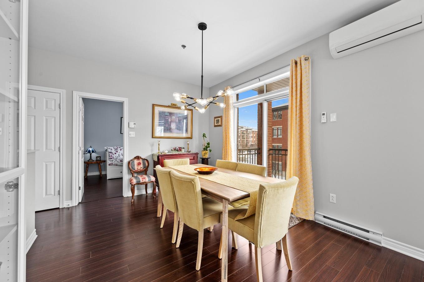 Salle à manger - 212-110 Av. Du Golf, La Prairie, QC - Indoor Photo Showing Dining Room