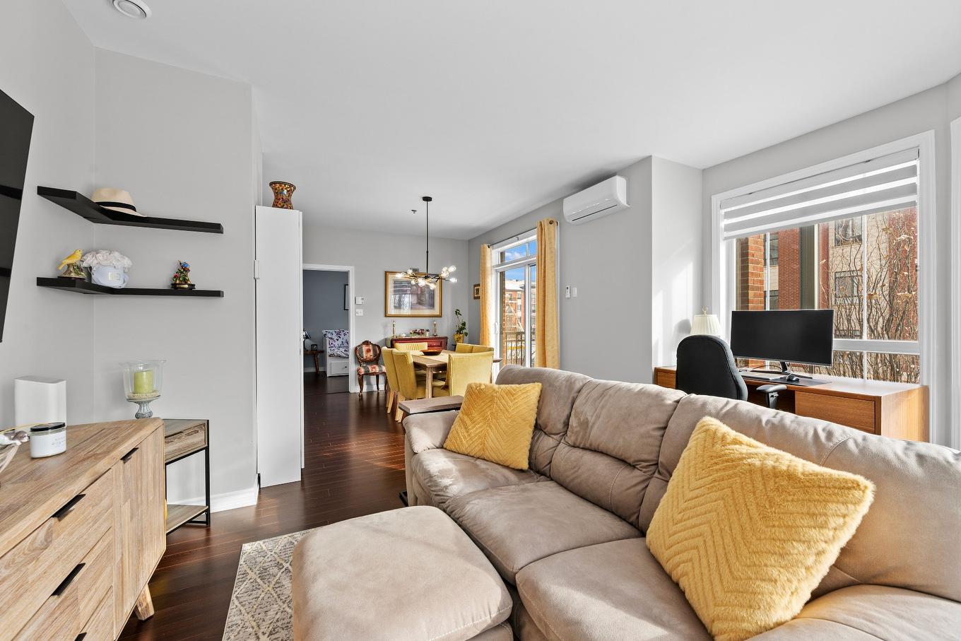Salon - 212-110 Av. Du Golf, La Prairie, QC - Indoor Photo Showing Living Room