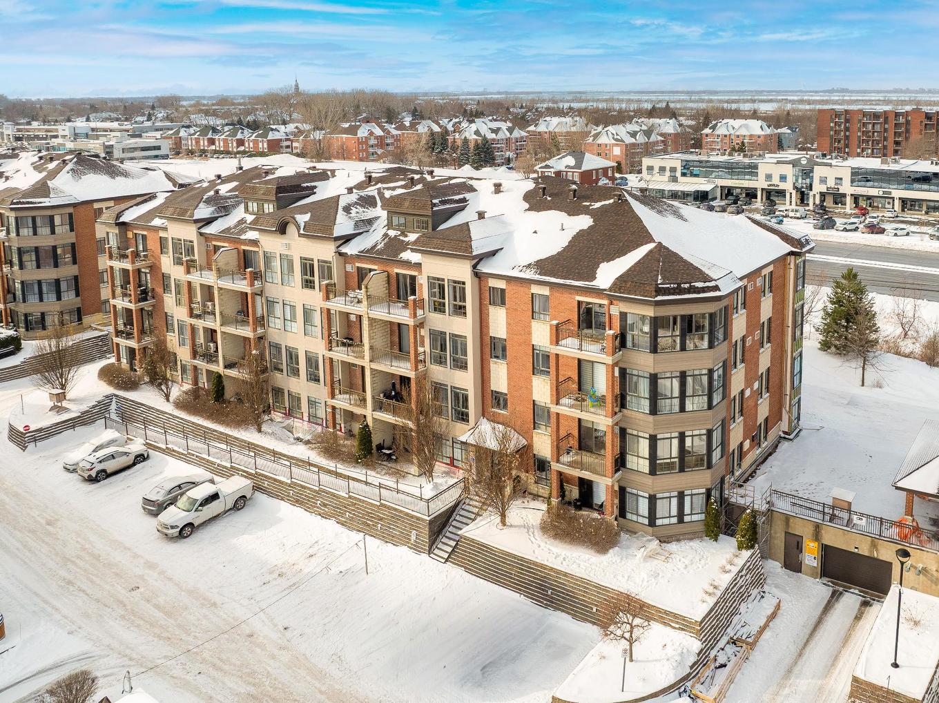 Photo aérienne - 212-110 Av. Du Golf, La Prairie, QC - Outdoor