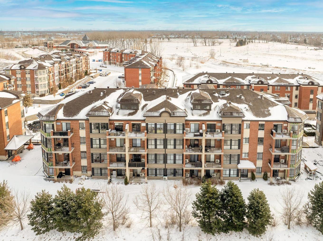 Photo aérienne - 212-110 Av. Du Golf, La Prairie, QC - Outdoor