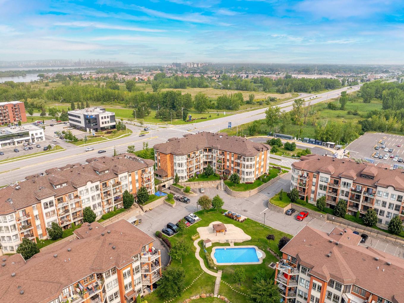 Photo aérienne - 212-110 Av. Du Golf, La Prairie, QC - Outdoor With View