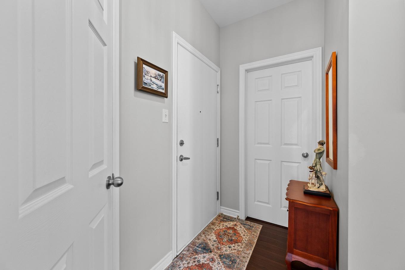 Hall d'entrée/Vestibule - 212-110 Av. Du Golf, La Prairie, QC - Indoor Photo Showing Other Room