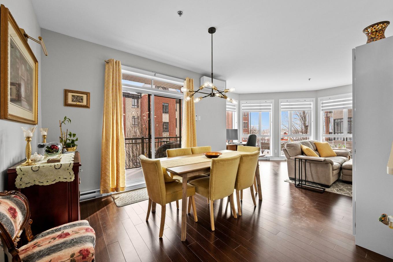 Salle à manger - 212-110 Av. Du Golf, La Prairie, QC - Indoor Photo Showing Dining Room