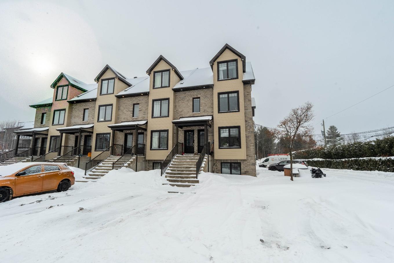 Exterior - 208-18495 Rue J.-A.-Bombardier, Mirabel, QC - Outdoor With Facade