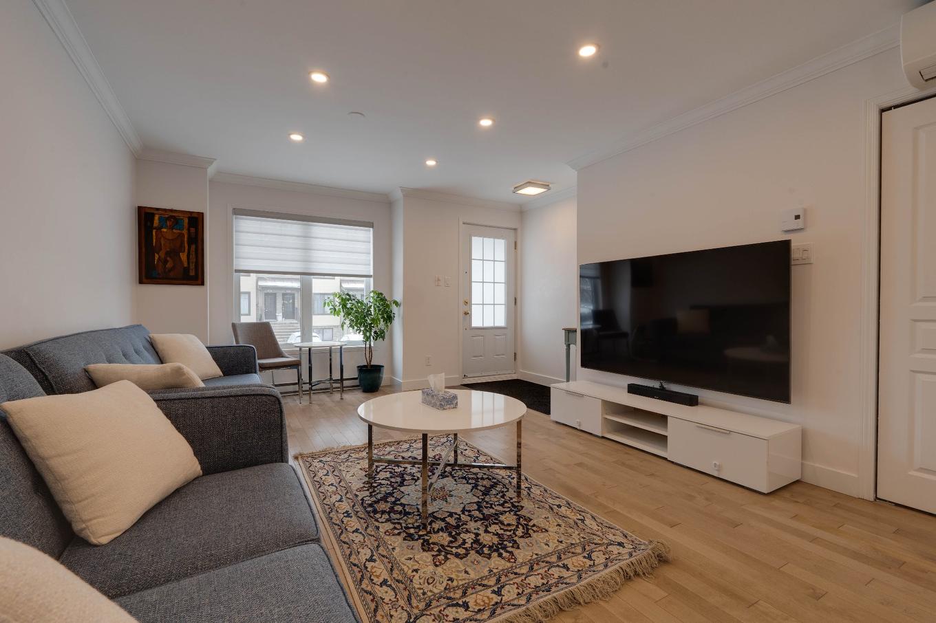 Living room - 208-18495 Rue J.-A.-Bombardier, Mirabel, QC - Indoor Photo Showing Living Room