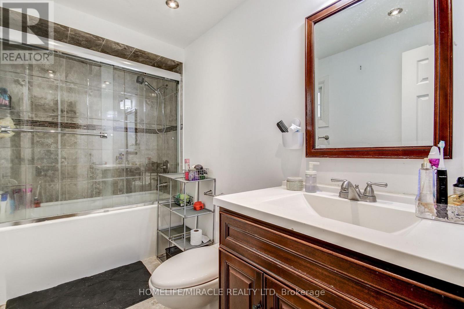 3124 Patrick Crescent, Mississauga, ON - Indoor Photo Showing Bathroom