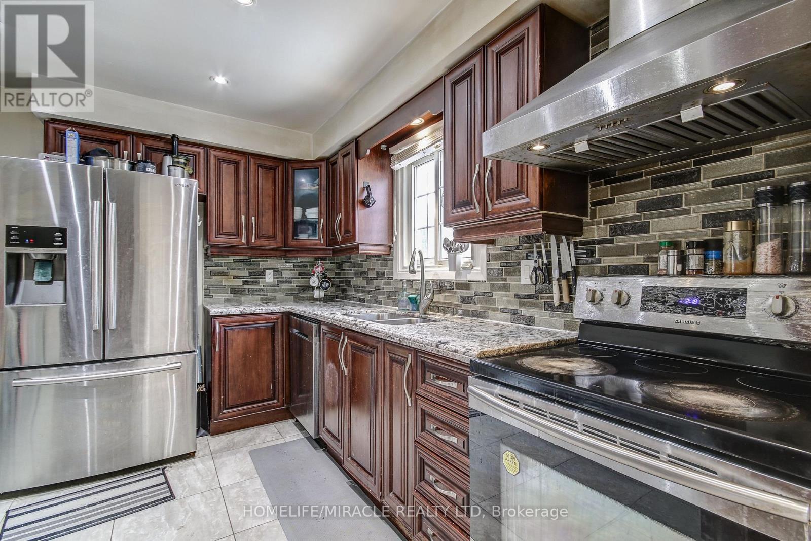 3124 Patrick Crescent, Mississauga, ON - Indoor Photo Showing Kitchen