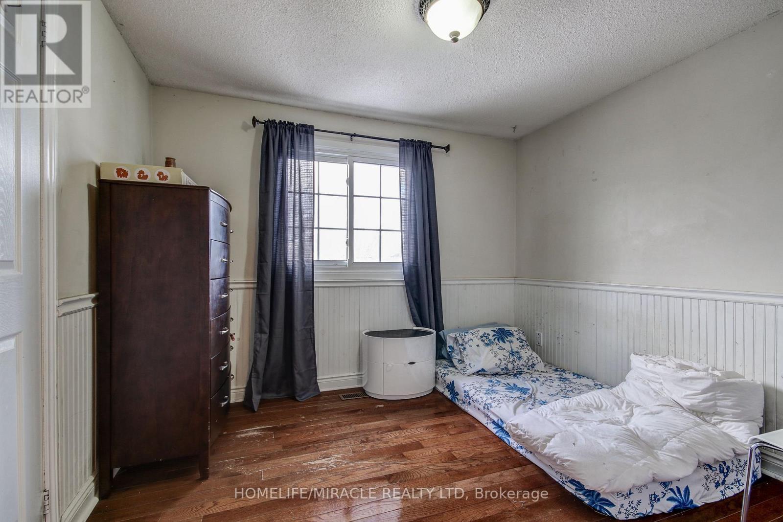 3124 Patrick Crescent, Mississauga, ON - Indoor Photo Showing Bedroom
