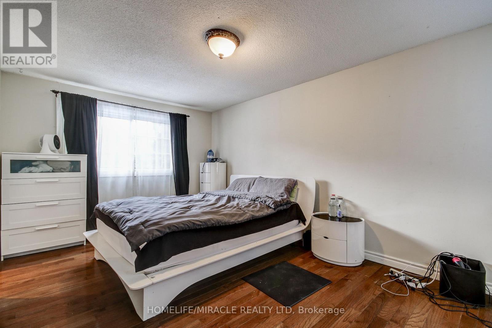 3124 Patrick Crescent, Mississauga, ON - Indoor Photo Showing Bedroom