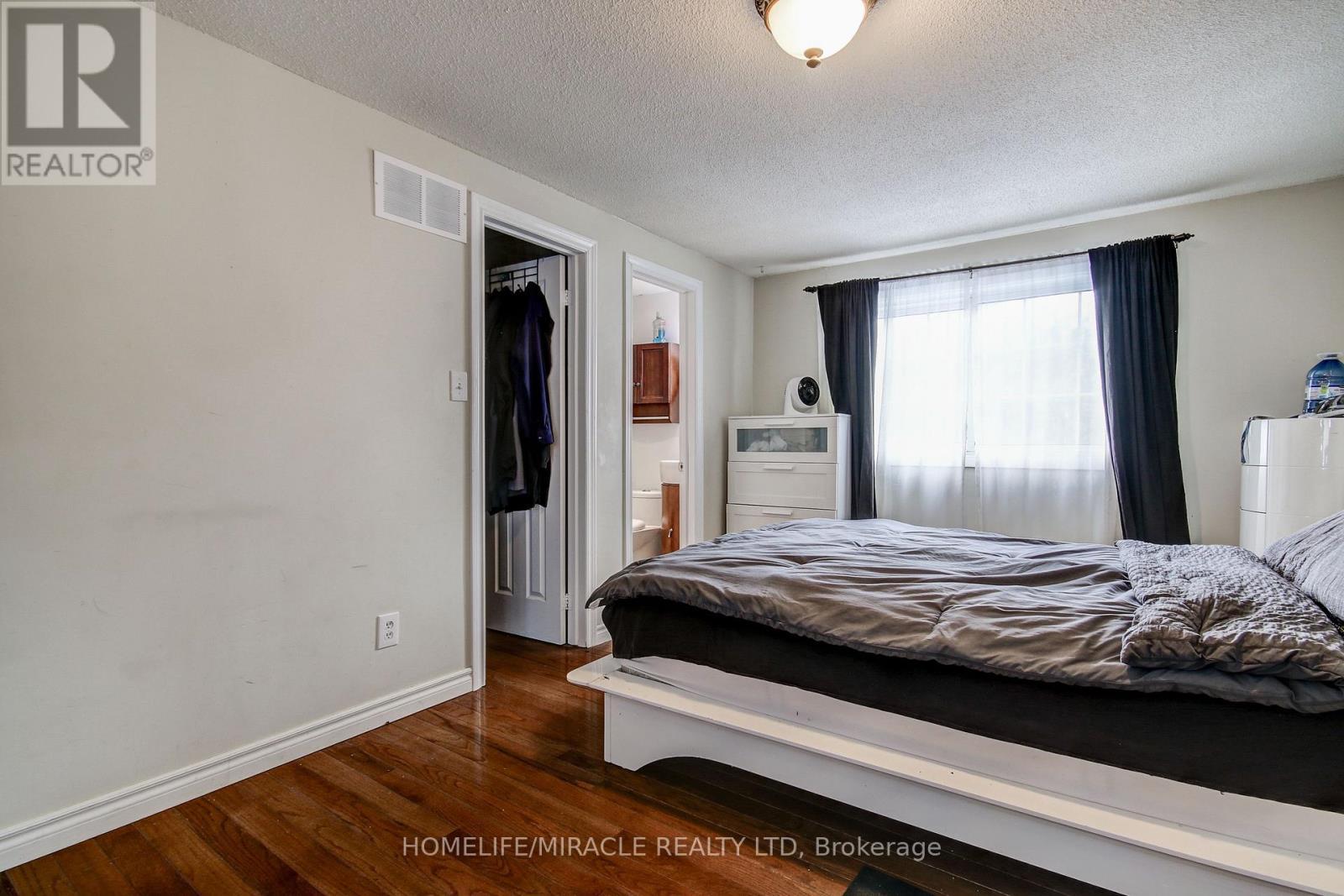 3124 Patrick Crescent, Mississauga, ON - Indoor Photo Showing Bedroom