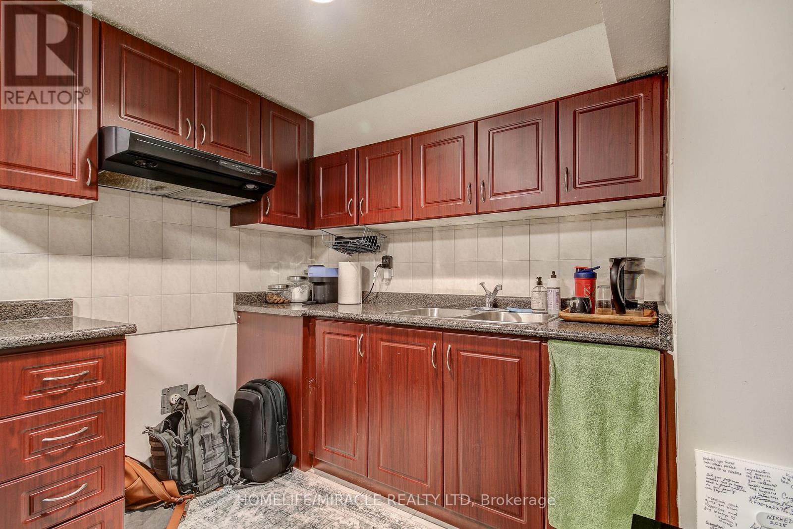 3124 Patrick Crescent, Mississauga, ON - Indoor Photo Showing Kitchen With Double Sink