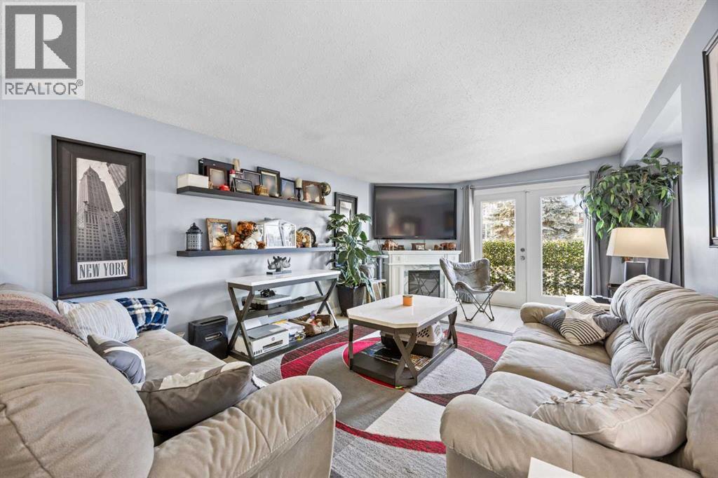 Unit 4 living room - 11254 6 Street Sw, Calgary, AB - Indoor Photo Showing Living Room